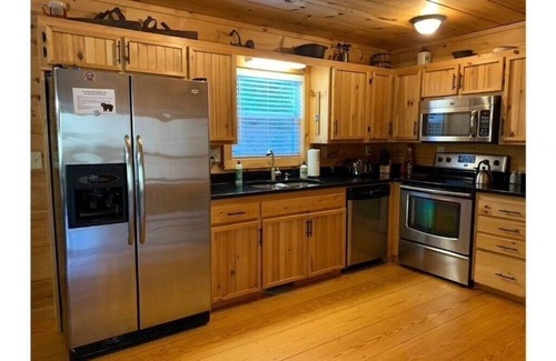 Suches Casa | Toccoa Riverfront Cabin 3 Bedrooms 3 Baths Private Hot Tub
