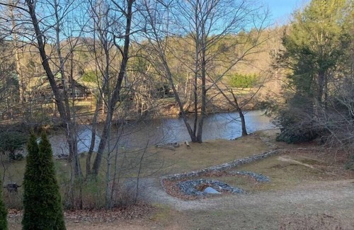 Suches Casa | Toccoa Riverfront Cabin 3 Bedrooms 3 Baths Private Hot Tub