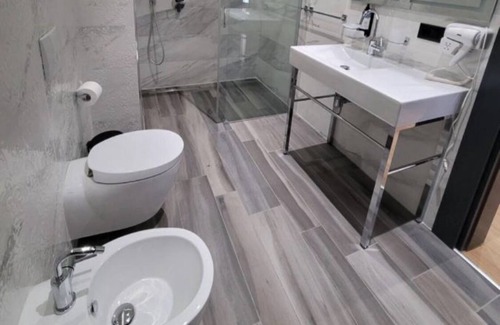 Qender Hotel | Toer Hotel