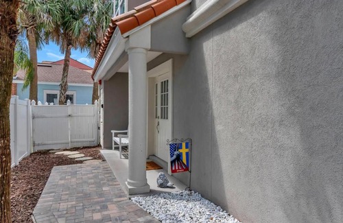 Jacksonville Beach Casa | Toes in the Sand
