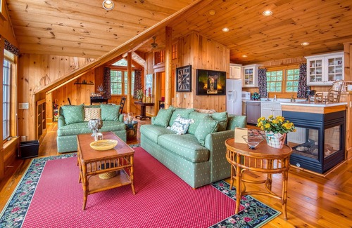 Rangeley Casa | Together House - Boat House - cottage on Mooselookmeguntic Lake