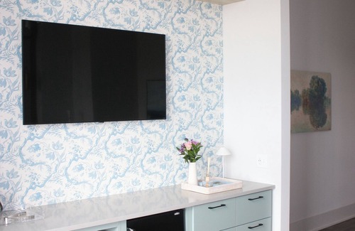 Cumming Apartamento | Toile & Bubble Blueberry Thyme Suite