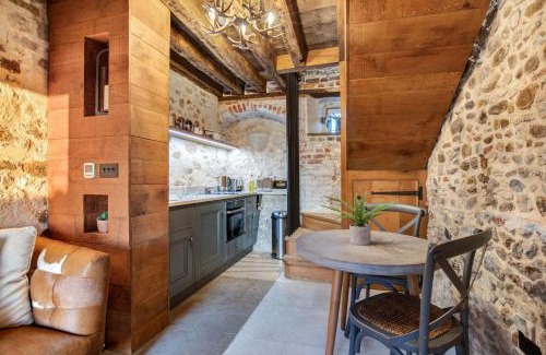 Saint Osyth Cabina | Toll Barn, St Osyth Priory