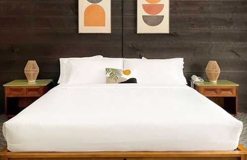 Manchester Center Hotel | Toll Road Inn