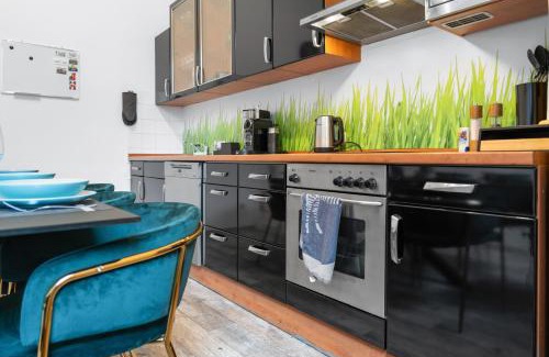 Ruhrort Apartamento | Tolles Design, hochwertig, Vollausstattung, 3 Zimmer, großes Bad & Gäste-WC, große Küche, 3 x Smart TV, 11 min zum Hbf Duisburg