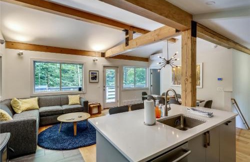 Stowe Area Casa | Tollhouse 10C: 3 br, ski-in/ski-out, woodstove, free ski shuttle, a/c, summer pool