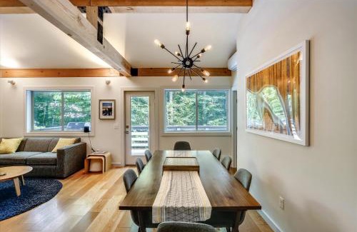 Stowe Area Casa | Tollhouse 10C: 3 br, ski-in/ski-out, woodstove, free ski shuttle, a/c, summer pool