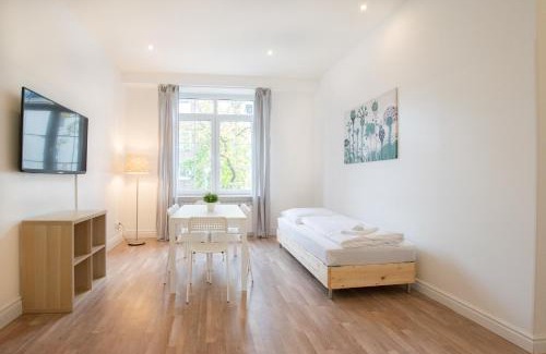 Gerresheim Apartamento | Tolstov Apartments - 1 or 3 Room Apartments - 20 Min Messe DUS and Old Town DUS