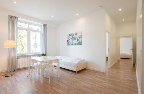 Gerresheim Apartamento | Tolstov Apartments - 1 or 3 Room Apartments - 20 Min Messe DUS and Old Town DUS