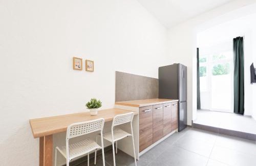 Eller Apartamento | Tolstov Apartments - 3 Room Apartment - Kitchen - Dining Room - Terrace - 25 min to Messe DUS