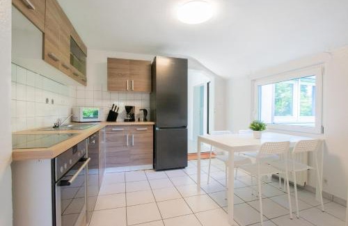 Buderich Apartamento | Tolstov Apartments - 3 Room Apartments with Garden - 20 Min Messe DUS & Airport DUS
