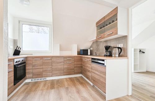 Heiligenhaus Apartamento | Tolstov Apartments - Monteurwohnungen - 3 Schlafzimmer - Küche - Balkon - Waschmaschine - 25 Min zur Messe DUS