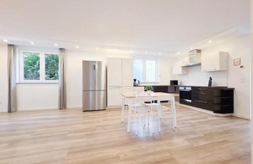 Oberbilk Apartamento | Tolstov House - 6 Zimmer Haus - große Küche - Garten - Parkplatz - 25min Messe DUS