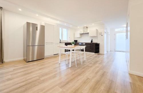 Oberbilk Apartamento | Tolstov House - 6 Zimmer Haus - große Küche - Garten - Parkplatz - 25min Messe DUS