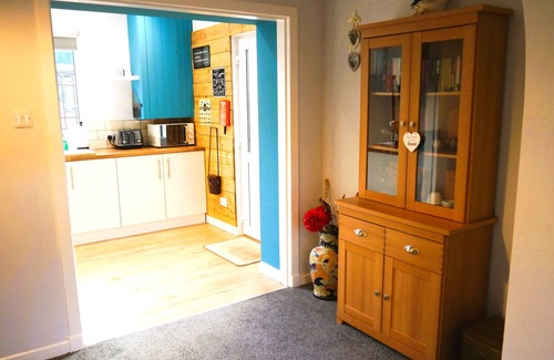 Kirkcudbright Cabaña | Tom's Place - a bungalow that sleeps 4 guests in 2 bedrooms