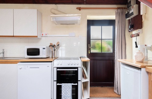 Penryn Cabaña | Tom Thumb, far reaching views of the countryside.