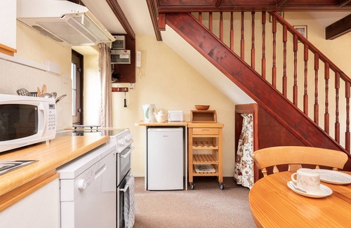 Penryn Cabaña | Tom Thumb, far reaching views of the countryside.