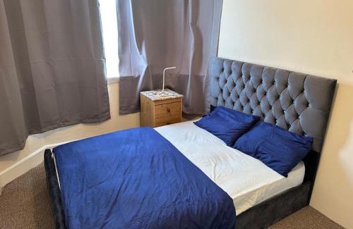 Greenwich Apartamento | Tomla Inn-3 Beds House - 6 people sleeps-Greenwich Holiday Short Let
