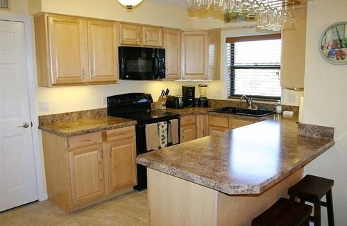 New Smyrna Beach Casa | Tommy Bahama Lifestyle Beach House. ¡Solo 212 pasos hacia la playa! ¡Mascota amigable!