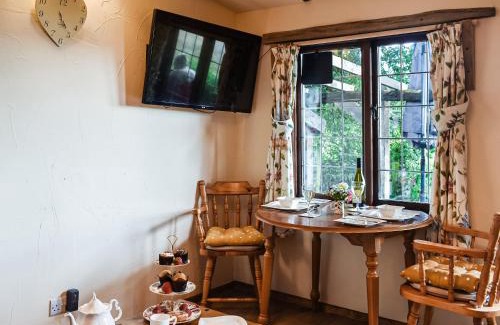 Etchinghill Casa | Toms Cabin - Uk35173