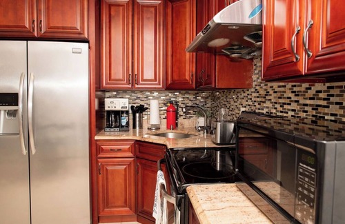 Queens Casa | Tonel Paradise 1BR-1BTH with hot tub