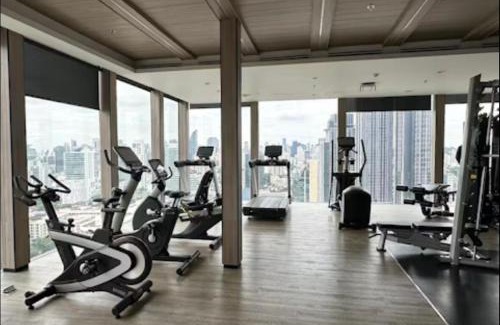 Ekkamai Apartamento | Tonglor Ekkamai Sky Pool & Gym 1BR Free Airport Pick Up