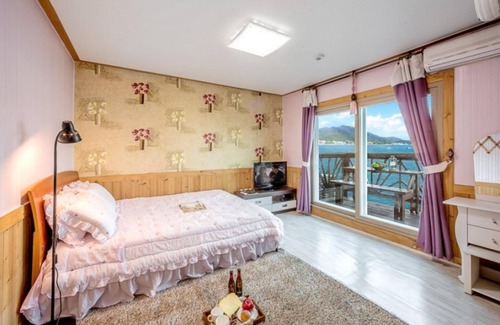 Yongnam-myeon Casa | Tongyeong Evergreen Pension
