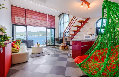 Pinari-gol Condominio | Tongyeong Honey Spa Pension