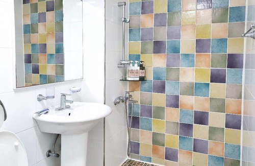 Yanghwa Casa | Tongyeong Slobbie Guest House