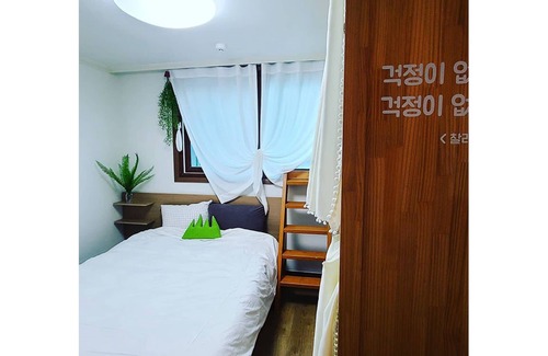Yanghwa Casa | Tongyeong Slobbie Guest House