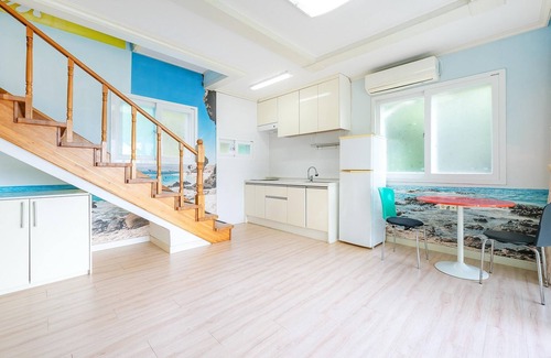 Sanyang-eup Casa | Tongyoung Blue House Spa Pension