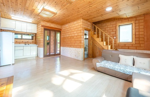 Sanyang-eup Casa | Tongyoung Blue House Spa Pension