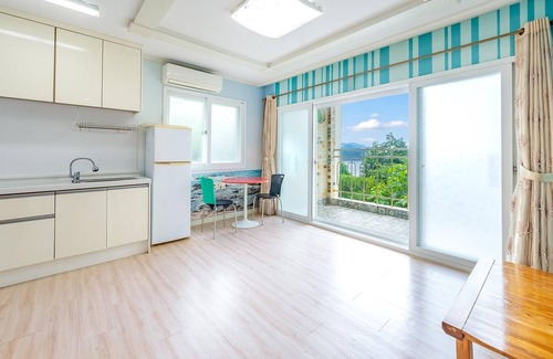 Sanyang-eup Casa | Tongyoung Blue House Spa Pension