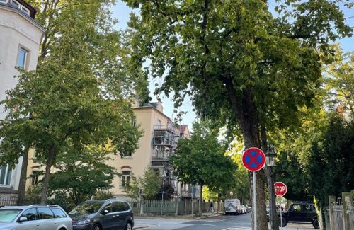 Trachau Apartamento | TONI Charming Apartment im idyllischem Villenviertel mit Netflix