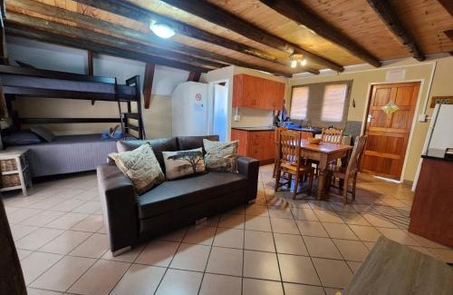 Buffelspoort Chalet De Esquí | Tonquani Bush Chalet