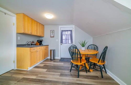 Upper Village Apartamento | Tons of parking for your trailer and riding gear
