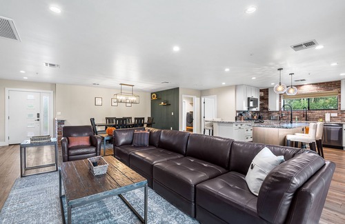 Scottsdale Highlands Five Casa | TONS OF SPACE, HEATED POOL, PETS WELCOME, HOME GYM, CLOSE TO EVERYTHING!