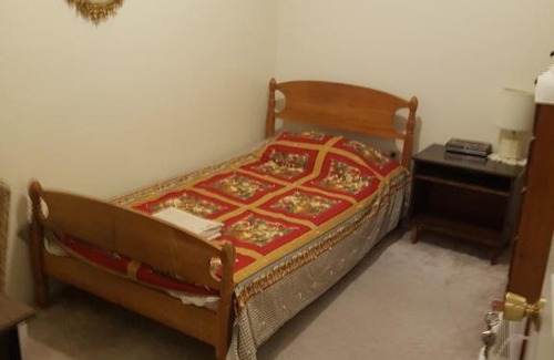 Renfrew-Collingwood Casa | Tony and shirley home stay