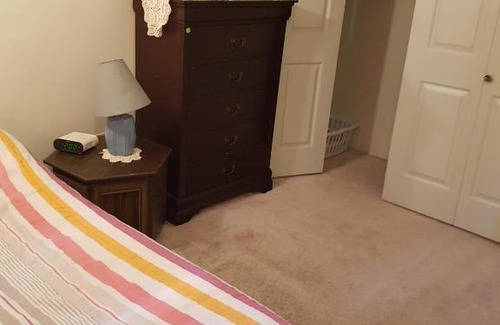 Renfrew-Collingwood Casa | Tony and shirley home stay