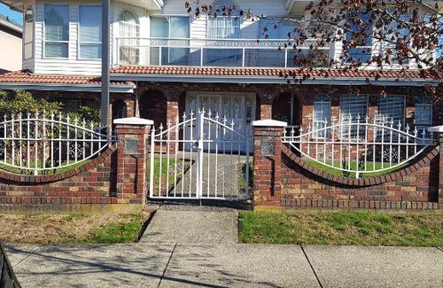 Renfrew-Collingwood Casa | Tony and shirley home stay