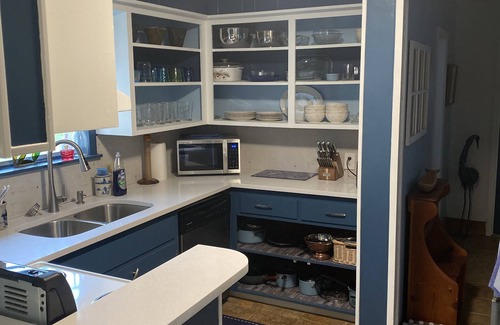 Rockport Casa | Tony's Coastal Cottage: Dog Friendly & Large Privacy Fenced Backyard!! Come Stay