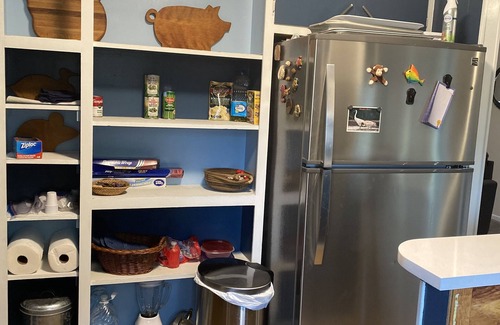 Rockport Casa | Tony's Coastal Cottage: Dog Friendly & Large Privacy Fenced Backyard!! Come Stay