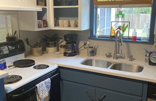 Rockport Casa | Tony's Coastal Cottage: Dog Friendly & Large Privacy Fenced Backyard!! Come Stay