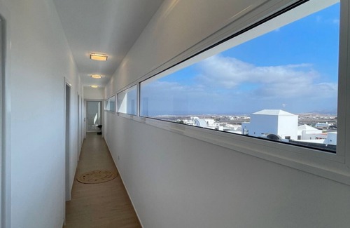 Tinajo Villa | Tony´s Luxury Villa, piscina climatizada, wifi, canales