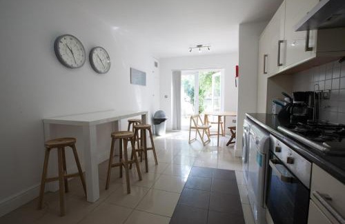 Graveney Casa | Tooting Rooms & Studio by PrimeCityHosts