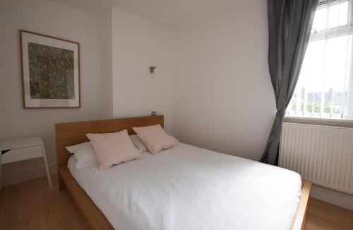 Graveney Casa | Tooting Rooms & Studio by PrimeCityHosts