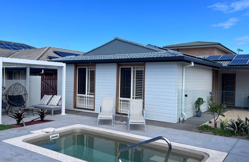 Long Jetty Casa | Toowoon Bay/Private Pool/Outside Shower