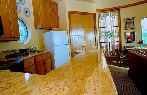 Comanche Canyon Ranch Apartamento | Romántico castillo / Winehouse ~ Muy por encima del lago Travis!