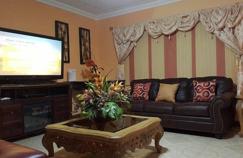 Salt Gut Apartamento | Top Brass Ocean View Vacation Rental
