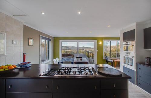 Old Place Casa | Top Decks Knysna S/C - Lovely Ocean Views!